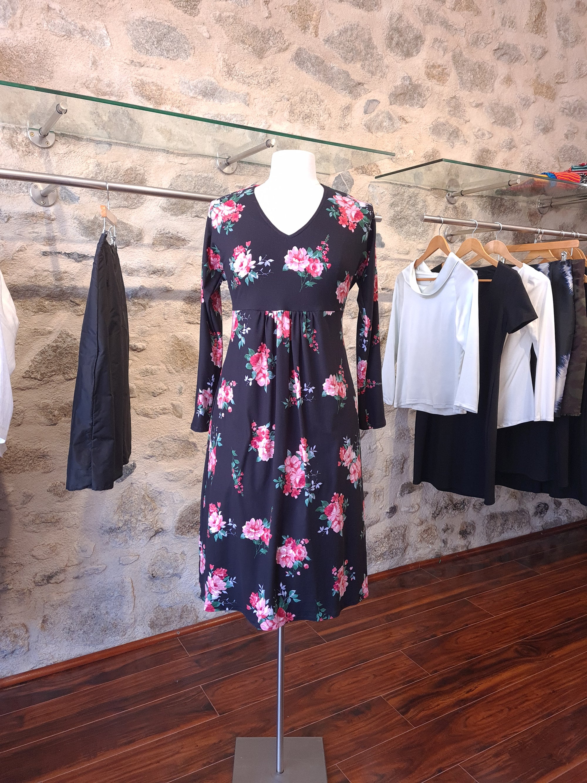 Dathúil - Floral Print Jersey Black Dress
